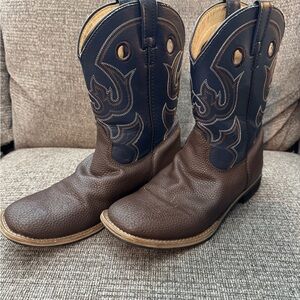 🚫 SOLD 🚫 Magellan Outdoors Kids Boots